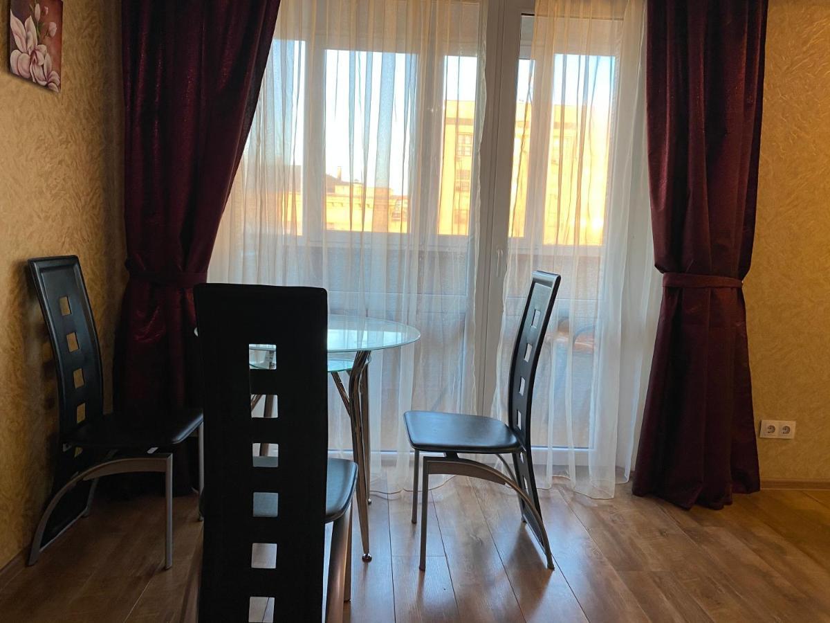 New Apartments With Panoramic Views On Avenue Nauky Kharkiv Exterior photo